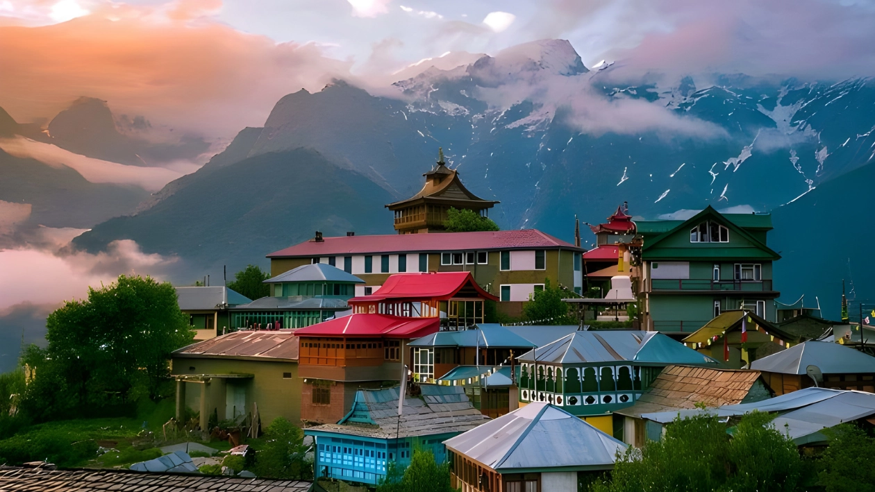 Detailed Himachal travel itinerary table listing daily stops like Mall Road, Solang Valley, and Tibetan monasteries